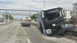 AK Partilileri taşıyan otobüs kaza yaptı: 32 yaralı