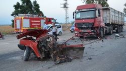 Hatay'da TIR obomobili biçti: 2 ölü, 1 yaralı