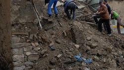 Hakkari'de ev çöktü: 4 ölü