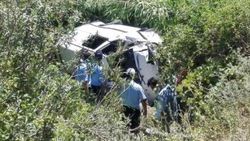 Adana'da minibüs dereye uçtu