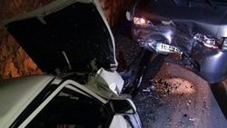 Bilecik'te otomobil ile minibüs kafa kafaya çarpıştı