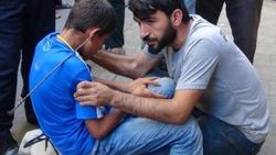 Kardeşinin kulağına kebap şişi sapladı