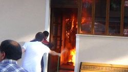 Camide üzerine benzin dökerek kendini yaktı İZLE