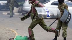Kenya'da polis protestoculara ateş açtı
