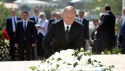 Putin, Kerimov'un mezarını ziyaret etti