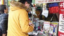 Oyuncu Hakan Meriçliler Süper Loto bileti aldı