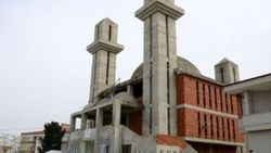 Trabzon'da kiliseye benzeyen cami yarıda kaldı