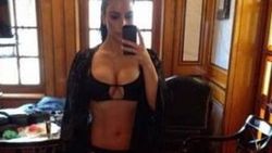 Kim Kardahian bikiniyle poz verdi
