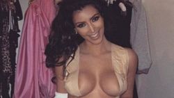 Kim Kardashian'ın koli bandı hilesi