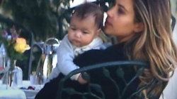 Kim Kardashian kızıyla gezmeye çıktı