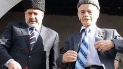 Kırımoğlu Kırım'da Ukrayna bayraklarıyla karşılandı
