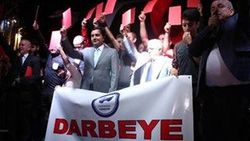 Hakemlerden darbeye kırmızı kartlı tepki