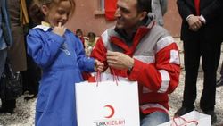 Çocukların çifte bayram sevinci Kızılay'dan