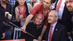 Kılıçdaroğlu selfie çektirdi