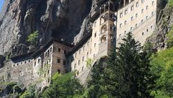 Doğu Karadeniz'in turizm gözdesi: Sümela