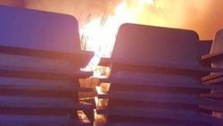 Kocaeli'de palet fabrikasında yangın