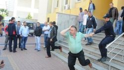 Kocaeli'de bir grup adliye önünde birbirine girdi
