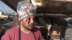 Okmeydanı köftecisi kendine özel gaz maskesi yaptı