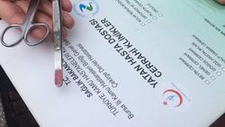 Hastasının burnundan tamponları almayan doktor: Kendin al