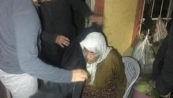 Yaşlı kadın son anda kurtarıldı