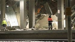 Tren kazasında enkaz kaldırma çalışması devam etti