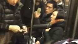New York metrosunda bir kişi Çinli kadına saldırdı