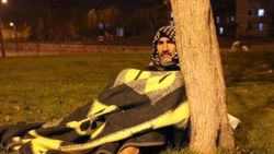 Kızı ile damadının tartışmaması için sokakta kaldı