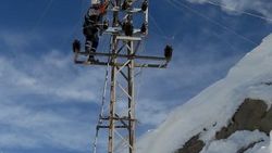 2 bin 800 rakımdaki sınır bölgesinde elektrik çalışması