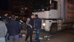 Tır motosikleti sürükledi, sürücü yaralandı eşi öldü
