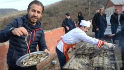 Hamsi şenliğinde yaklaşık 1 ton hamsi tüketildi