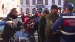 Hayvan hırsızlarını linç edilmekten jandarma kurtardı