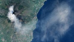 Etna Yanardağı yeniden faaliyete geçti
