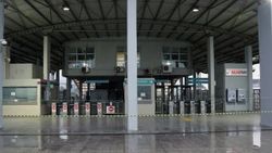 İZBAN'da ek seferler de durduruldu 300 bin kişi etkilendi