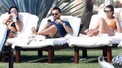 Kourtney Kardashian eski eşi ve sevgilisiyle tatilde