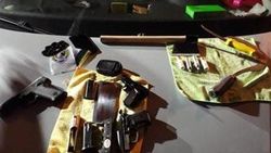 Polisin durdurduğu otomobilden cephanelik çıktı