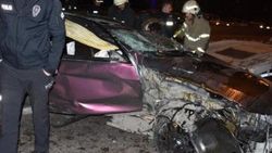 Makas attığı kazada otomobiller hurdaya döndü