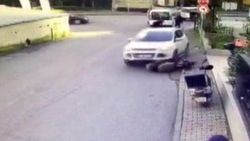 İstanbul'da kapkaç: Kadını yolun ortasında sıkıştırdılar