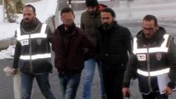 'Sessiz konuş' diyen arkadaşını öldürdü