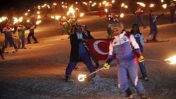 Uludağ'da meşaleli yeni yıl şovu