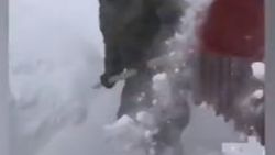 Jandarma ekipleri karları küredi