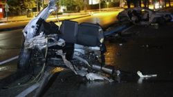5 parçaya ayrılan otomobilden yara almadan kurtuldu