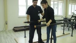 Doktorların umutsuz baktığı genç kız hayata tutundu