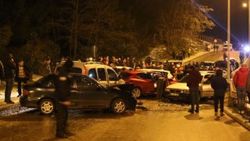 Samsun'da buzlanma: 14 araç birbirine girdi
