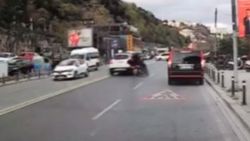 Hatalı sollama yapan cip sürücüsü motosikletliye çarptı