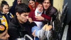 Anahtarını unuttuğu evine tırmanmak isterken düştü