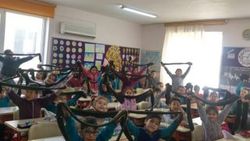 Antalya'da öğrencilerden Mehmetçik'e kışlık yardımı