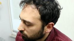 Hasta yakını doktoru darbetti