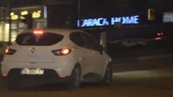Aracıyla drift yapıp makas atan sürücü