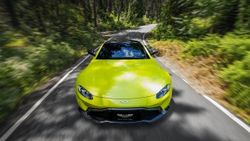 Aston Martin yeni renkleriyle Türkiye'de