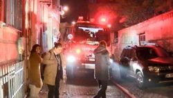 Üsküdar'da yangın: 2 çocuğu itfaiye kurtardı